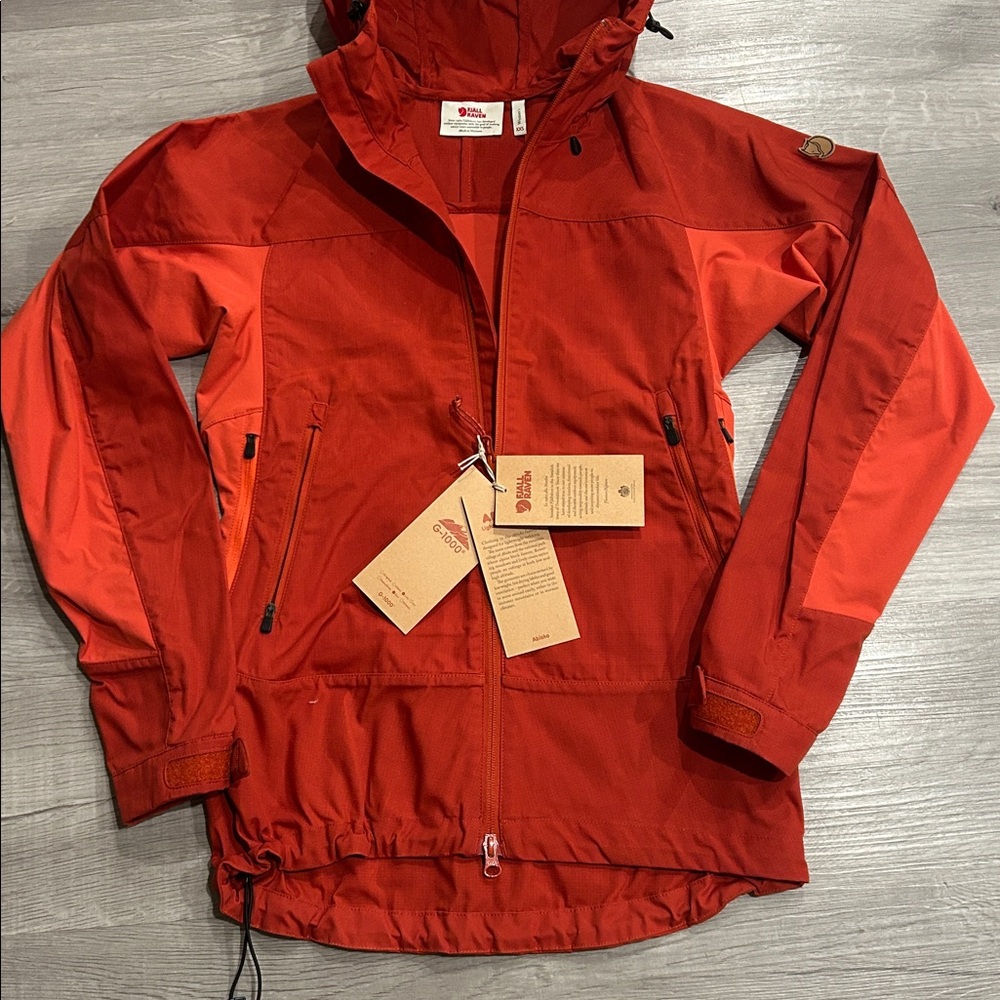 FJALL RAVEN
Abisko Lite Trekking Jacket W
Cabin Red-Rowan Red - Picture 3 of 13